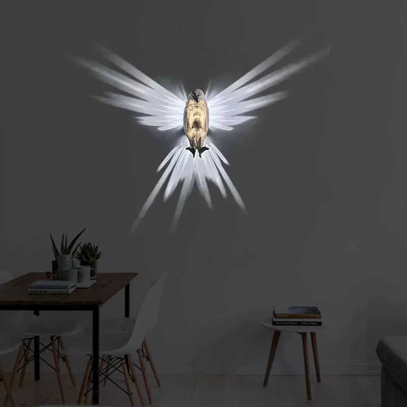 Adlerförmige Wandlampe